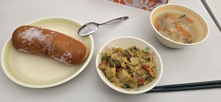 給食センター　まかない　揚げパン