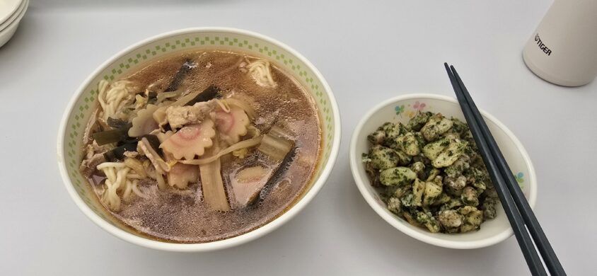 給食センター　まかない　ラーメン
