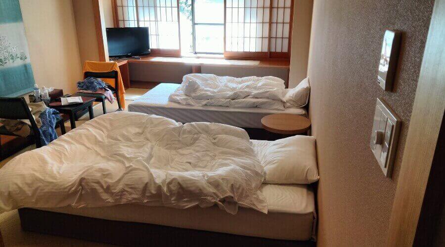 客室清掃 シーツ剥ぎ