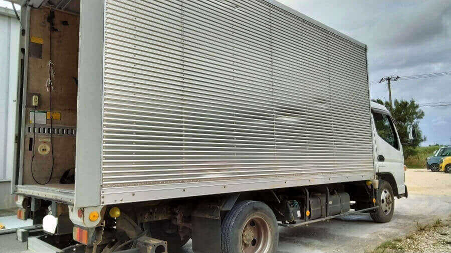 クリーニング工場 トラック