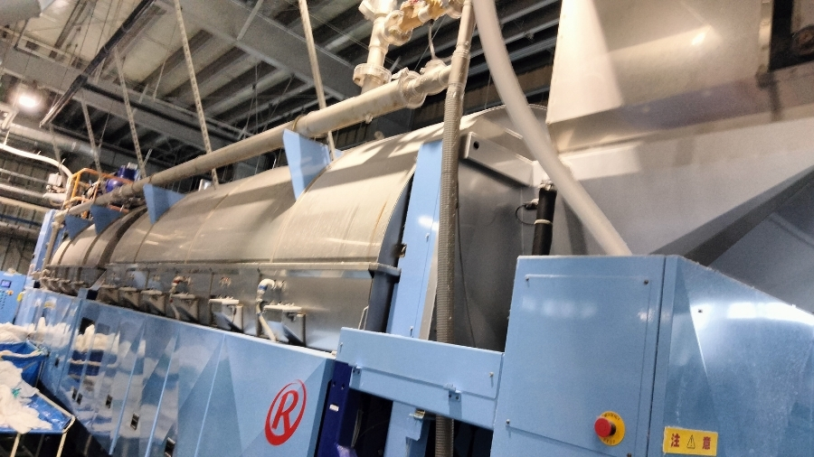 クリーニング工場 大型洗濯機